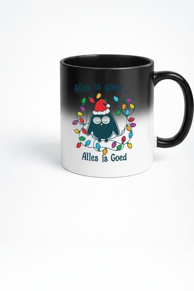 Zwarte Magic Mok 330ml – “Alles is goed, Alles Is Goed” Grappige Kerst Luiaard Mok – Feestelijke Humor Cadeau – Zwarte Keramische Thee- en Koffiemok