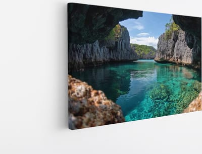 Saammp Canvas Schilderij - Blauw water tussen de rotsen - Natuur - Landschap - 45x30 - Foto op canvas - Wanddecoratie - Muurdecoratie Woonkamer - Slaapkamer decoratie - Canvas Print