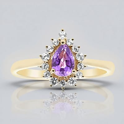 Cavill - 9 Karaat Geelgouden Ring met Paarse Ceylon Saffier 0,396 ct - 23 Zirkonia 0,205 ct - Peervormige Edelsteen - Luxe Elegante Damesring