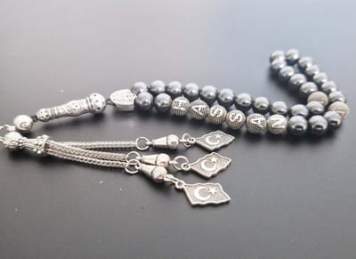 Handgemaakte naam tasbih 33 Kralen Natuursteen “Hematiet ” - met metaal tassel “Turkiye"- Met je naam of de naam van uw geliefde- 8 mm diameter van de korrel
