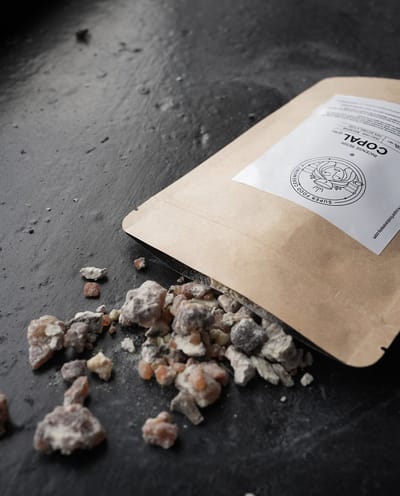 Super Food Ceremony - 100% resin GREY COPAL - Rechtstreeks uit Ecuador - Wierookhars Copal grey - holistic support - 50g