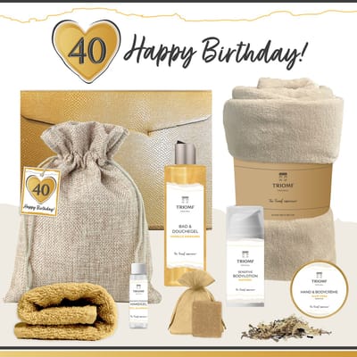 Geschenkset “40 Happy Birthday!” - 8 producten - 1210 gram - Triomf Cosmetica | Cadeau haar Veertig jaar Cadeaupakket Wellness Pakket Douchegel Giftset Luxe Fleece deken Verjaardag Vrouw Gefeliciteerd Forty Years Gift Set Goud Okergeel Crème