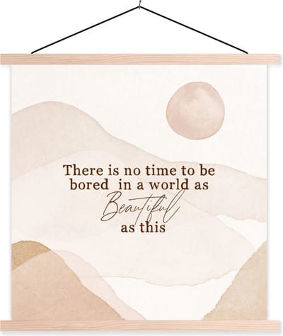 Posterhanger incl. Poster 40x40 cm - Schoolplaat - Spreuken - Quotes - There is no time to be bored in a world as beautiful as this - Waterverf - Textielposter - Blanke latten