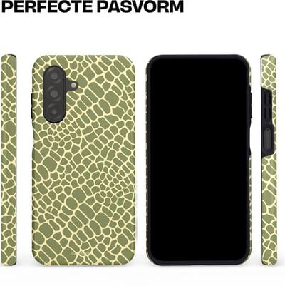 Casetastic hoesje geschikt voor Samsung Galaxy A26 - Dubbellaagse bescherming - Exotische Groen Geel Krokodillen Schubben - Fashion Case - Saliegroen Beige
