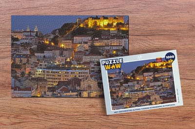 Puzzel Het historische Alfama tijdens schemering in Portugal - Legpuzzel - Puzzel 1000 stukjes volwassenen
