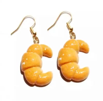 Akyol - Croissant oorbellen – Oorbellen dames - oorbellen meisjes - Oorhangers dames - leuke croissantjes oorbellen - Sieraad- fruit oorbellen - oorbellen cadeau - verjaardag - grappige oorhangers - Valentijn cadeau