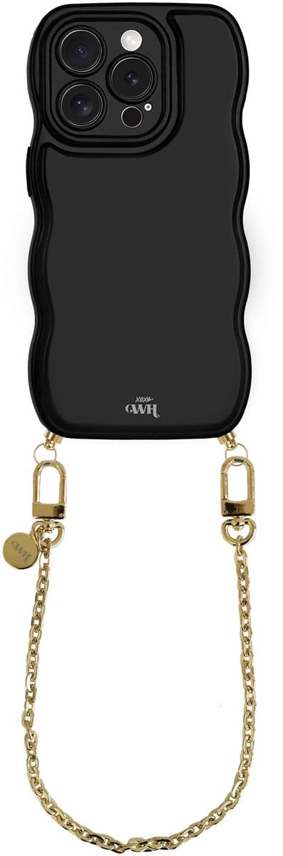 xoxo Wildhearts Glossy Wavy Cord Case Zwart - Geschikt voor iPhone 13 Pro - Dreamy - Kort koord - Glimmend telefoonhoesje met golven - Hoesje met koord - Gouden ketting - kort telefoonkoord - Zwart hoesje - Korte variant koord