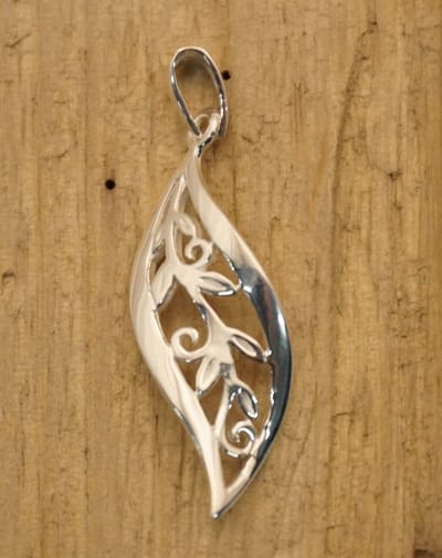 Sterling zilveren hanger opgewerkt blad - sierlijke bladje hangertje van 925 zilver - zilveren hanger natuur - mooie blad hanger van zilver - silver pendant leaf - hangers voor dames, meisjes, vrouw - zilveren moderen hangers