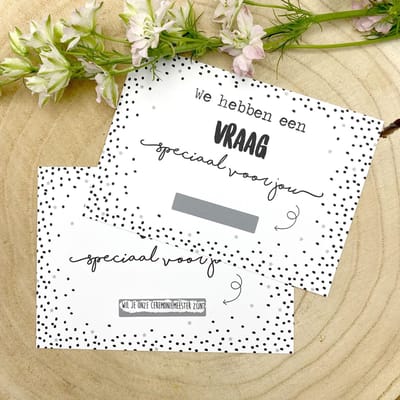 Kraskaart "Ceremoniemeester" - Wil je onze ceremoniemeester zijn? Ceremoniemeester vragen bruiloft/ huwelijk - kraslot - Inclusief kraft envelop - Zwart wit