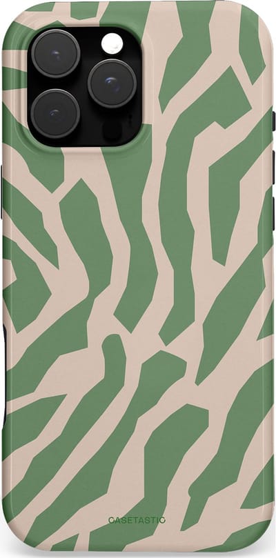 Casetastic Hoesje Geschikt voor Apple iPhone 16 Pro Max Magsafe - Stijlvolle Beschermende Duo-layer Case - Groen Gras tussen het Zand