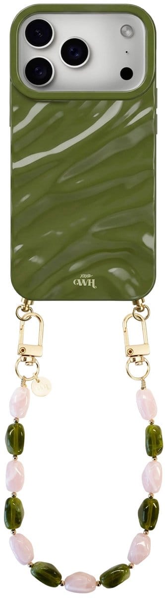 xoxo Wildhearts Green Glaze telefoonhoesje met koord - geschikt voor iPhone 17 Pro Max - Rose Quartz (kort koord) - Dream hoesje met telefoonkoord - Glimmende silicone case met plooien - Steentjesketting - Groen / Roze