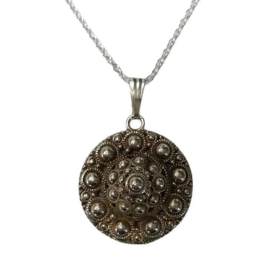 Zeeuws Meisje- echt zilveren hanger met echt zilveren ketting - Collier Zeeuwse knoopjes