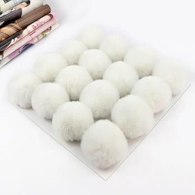 Dailygoods- Kunstbont Pompon 15 Stuks - Pluizige Pompon - Doe-het-zelf - Mutsen/Sleutelhangers - Imitatiebont - Diameter 7 cm - Zacht Materiaal - Decoratiepompon