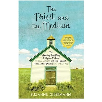 The Priest And The Medium - Giesemann, Suzanne