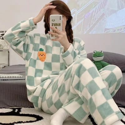 Warme Nachtkleding voor de Winterverdikte Plus Size Koraalfluwelen Pyjama's Dames Warm Lange Mouw Effen Kleur Ruitjes Broek Huispak Se 2XL gray