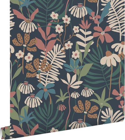 ESTAhome behang tropische bladeren en bloemen donkerblauw en meerkleurig - 50 x 900 cm - 130999