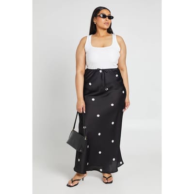 boohoo Dames Plus Polkadot Satijnen Maxi Rok Met Trekkoord | Zwart | Maat: 46