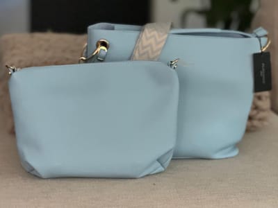 Damestas - Flora & Co - Bag in bag/tas in tas - handtas/crossbody - fashion riem - lichtblauw
