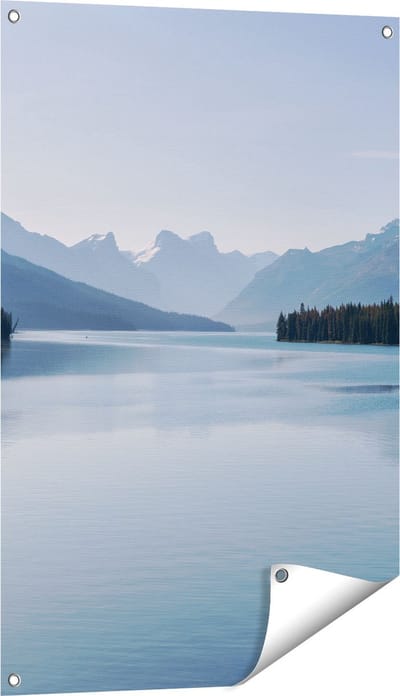 Gards Tuinposter Meer bij de Bergen in Alberta, Canada - 60x90 cm - Tuindoek - Tuindecoratie - Wanddecoratie buiten - Tuinschilderij