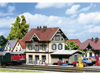 Modelbouwpakket Treinstation met 213 Onderdelen - Modelspooraccessoires