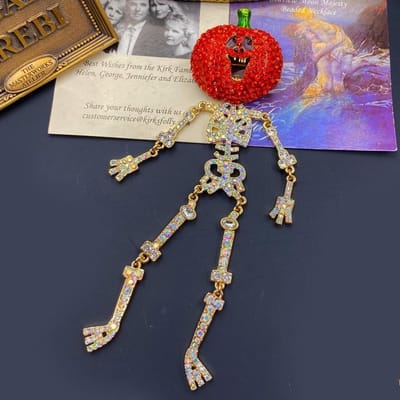 Vintage Halloween pompoen broche met kristallen voor dames en meisjes, gemaakt van zware strass steentjes, grappige speldjes en corsages. beige