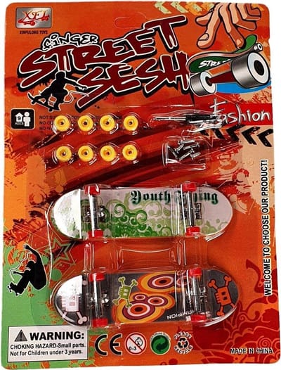 Vingerskateboardjes met mini schroevendraaier en 8 reservewielen + schroefjes (2 st)