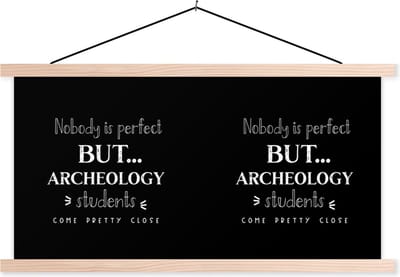 Posterhanger incl. Poster 120x60 cm - Schoolplaat - Archeologie - Studeren - Quote - Student - Textielposter - Blanke latten
