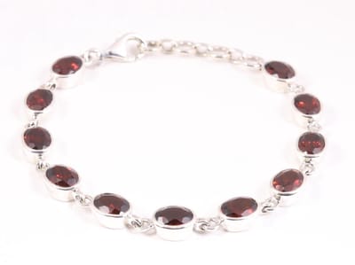 Hoogglans zilveren armband met granaat