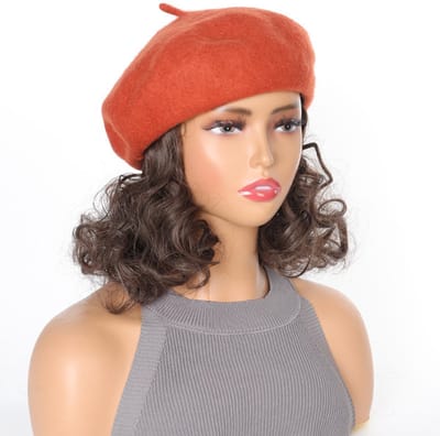 Dames baretpruik, herfst- en winterstijl, volledige hoofdbedekking, kort krullend haar, natuurlijk en realistisch.