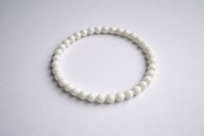 Witte Schelp Armband 6 mm – Natuurlijke Kralen – Diameter 18 cm – Tijdloos & Zomers