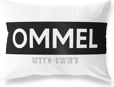 Tuinkussen OMMEL - NOORD-BRABANT met coördinaten - Buitenkussen - Bootkussen - Weerbestendig - Jouw Plaats - Studio216 - Modern - Zwart-Wit - 50x30cm