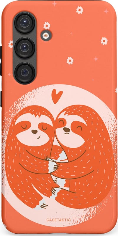 Casetastic Hoesje Geschikt voor Samsung S25 - Stijlvolle Beschermende Duo-layer Case - Oranje Pastel Roze Liefdes Koppel Luiaard