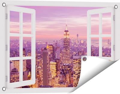 Gards Tuinposter Doorkijk New York Skyline met Lichten bij Zonsondergang - 60x40 cm - Tuindoek - Tuindecoratie - Wanddecoratie buiten - Tuinschilderij