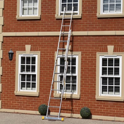 Trade Master Pro® 3-delige Opsteekladder – 3,99 m – 150 kg Draagvermogen – EN131 Professioneel-gecertificeerd – Antisliptreden – Auto-vergrendel Clips – Lichtgewicht Aluminium Ladder