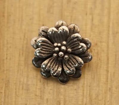 925 Zilver hanger voor aan ketting van een bloem in bloei- sterling zilveren hanger van bloeiende bloem- zilveren bedeltje voor ketting van een kleine bloem- pendant flower silver - bloemen hangers van zilver - sierlijke hangers - vrouwelijke hangers