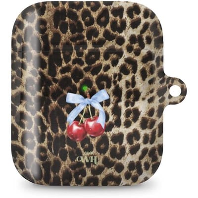 xoxo Wildhearts hoesje geschikt voor AirPods 1 & 2 - Berry Wild - Ook als telefoonhoesje verkrijgbaar - schokbestendige case - koptelefoonhoes - Beschermhoes met met tijgerprint / luipaardprint - kers print - dierenprint hoesje - kersen panterprint