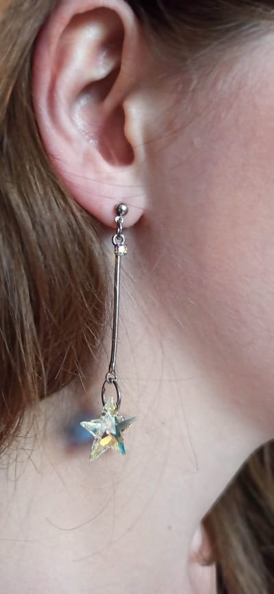 STAR LONG oorbellen - handgemaakt - Ø ster 19 mm - Lengte 7 cm - Italiaans design met SWAROVSKI ELEMENTS™ kristallen - Juweel van gerhodineerd materiaal.