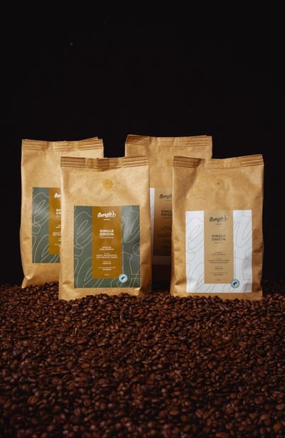 Georgies - Koffie - Latin Lovers Maxi - Proefpakket Koffiebonen - 2x500g Brazil Koffiebonen & 2x500g Colombia Koffiebonen (koffiebonen 2kg) - 100% Arabica - Vers Gebrande Espresso Koffiebonen – Warm, Zoet, Kruidig en Fruitig – Premium RFA Koffiebonen