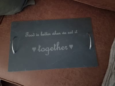Dienblad/ Serveerplank Leisteen "Food is better when we eat it together" [Hapjes][onderbord][30x50 cm]