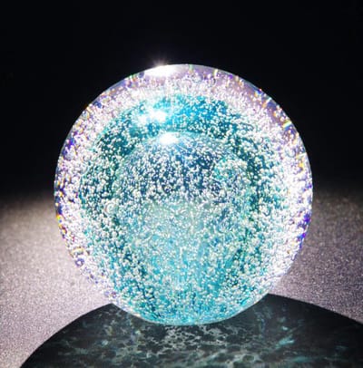 Urn Glasreliek Bol Stardust-line bulb transparant light blue as in glas A11STLB