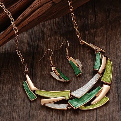 My Sweet Romance® 2-delige Dames Sieradenset – Gold & Sage – Ketting & Oorbellen.
