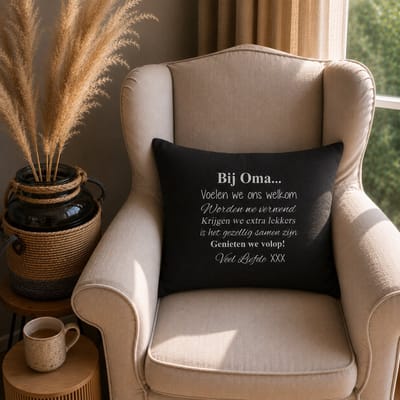 Sierkussen Kussen met tekst bedrukt cadeau | Regels voor Bij Oma Thuis | zwart met opdruk wit met vulling | 50x50 cm | moederdag verjaardag vrouw hoera je wordt zwangerschapsaankondiging