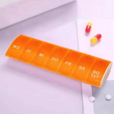 Medicijnen doosje - Pillendoos - Week - 7 Compartimenten - Oranje - 7 dagen - 1 WEEK - 7 Grote Vakken - Week Pillendoosje