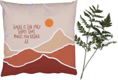 Sierkussens - Kussentjes Woonkamer - 50x50 cm - Spreuken - Quotes - Travel is the only thing that makes you richer - Berg