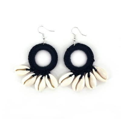 Sea Shell Oorhangers - Zwart | Schelp Oorbellen | Lengte 7 cm | Fashion Favorite