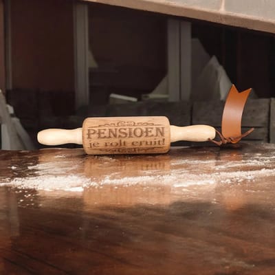 Baardmans Creaties - Mini deegroller met tekst - pensioen