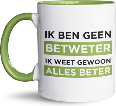 NietMokken.nl - Grappige mok "Ik ben geen betweter, ik weet gewoon alles beter" - Keramische beker en koffietas - Humor cadeau voor koffie- of theeliefhebbers - Leuk als verjaardagscadeau of voor op kantoor - GROENE VERSIE