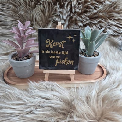 Kerst Tegel met Tekst – Kerst is de Beste Tijd om te Pieken – Humoristisch Cadeau – Robuust wenstegeltje – Cadeau – Christmas – Feestdagen – Decoratief Tegeltje met Standaard – Cadeau Idee