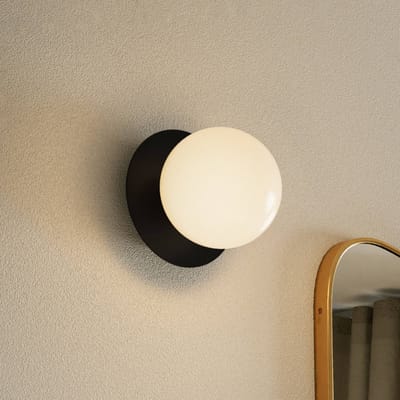 Nuura Aps Nuura wandlamp Liila 1, Ø 14 cm, IP44 , zwart/opaal