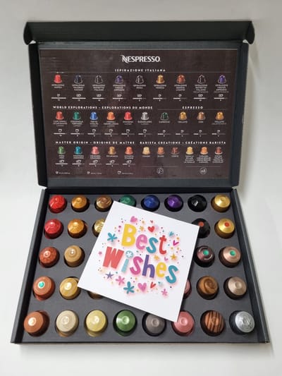 Koffie Proeverij Pakket groot 40 stuks verschillende smaken met Mystery Card 'Best Wishes' met persoonlijke (video) boodschap | Verjaardag | Sinterklaas | Kerstpakket | Vaderdag | Moederdag | Jubileum | Valentijnsdag